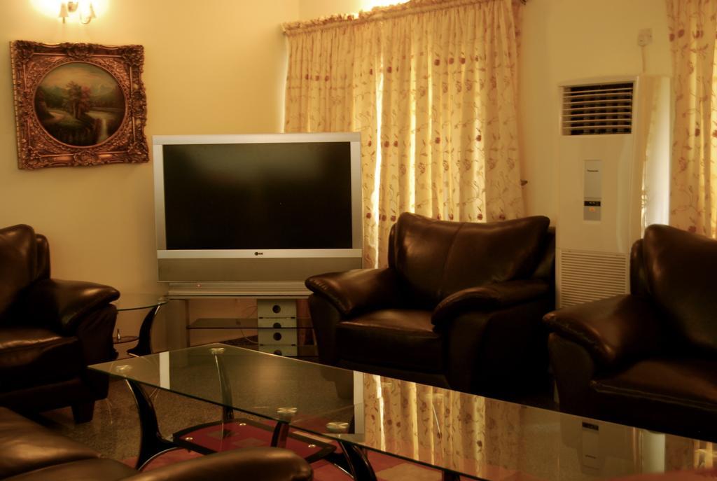 The Habitat Suites International Lagos Buitenkant foto