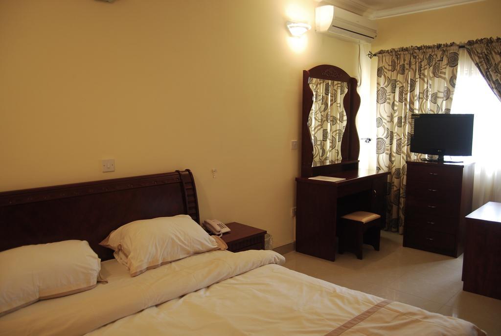 The Habitat Suites International Lagos Buitenkant foto