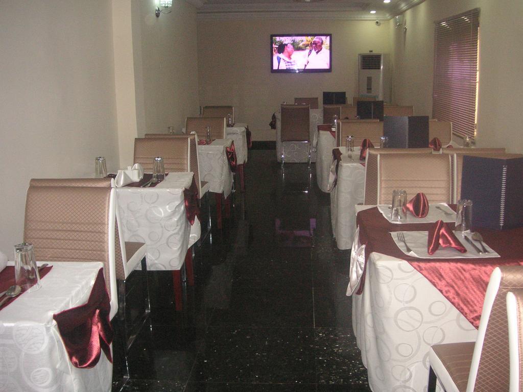 The Habitat Suites International Lagos Buitenkant foto