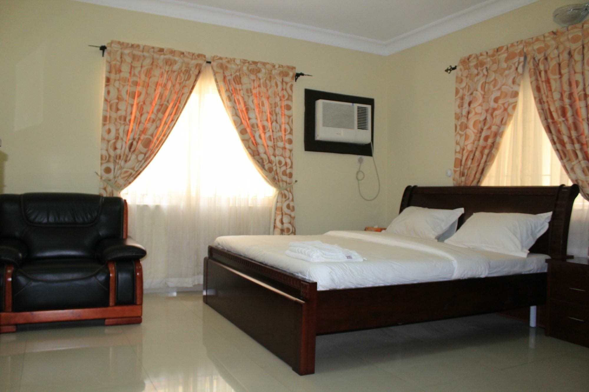 The Habitat Suites International Lagos Buitenkant foto