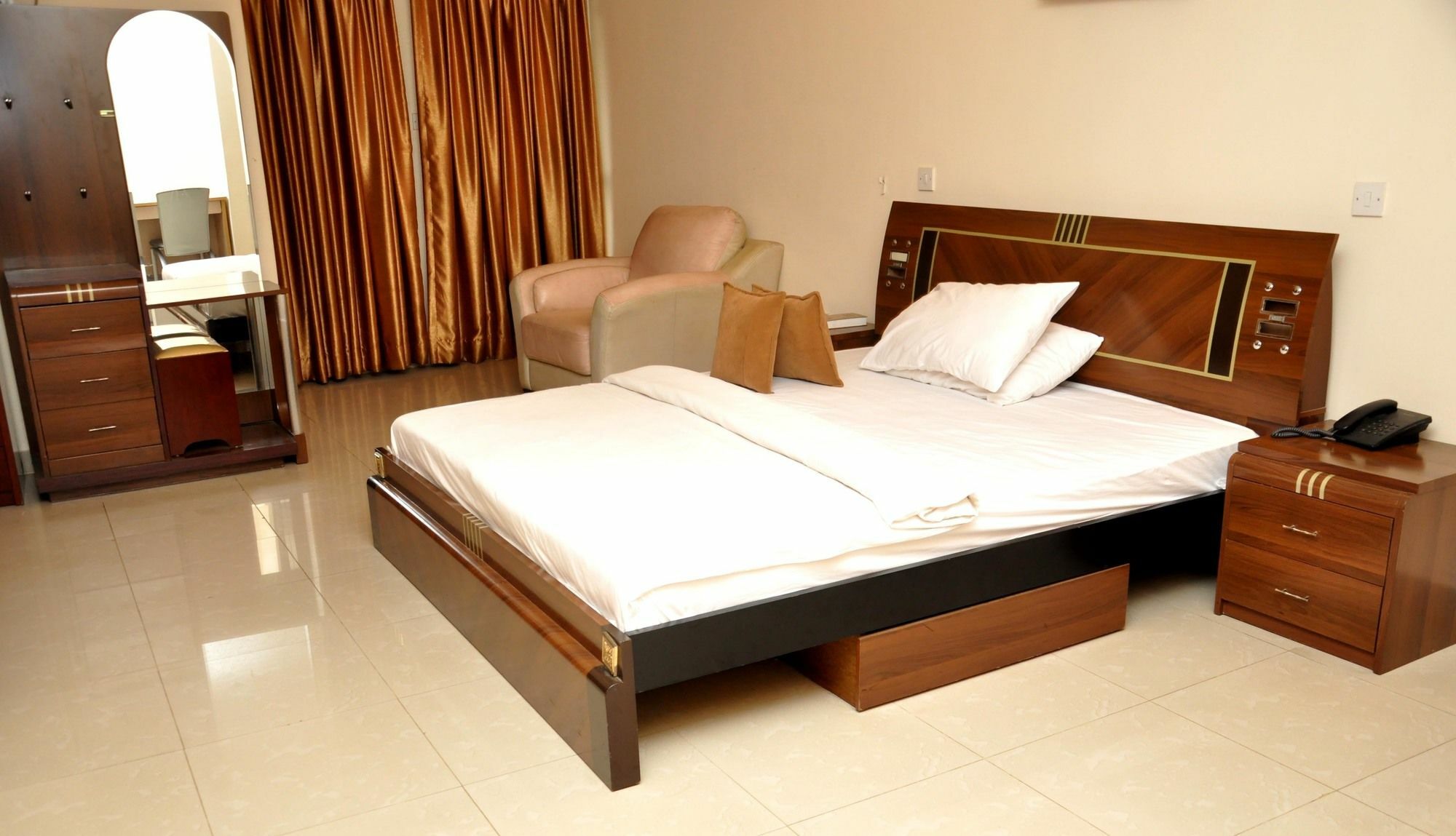 The Habitat Suites International Lagos Buitenkant foto