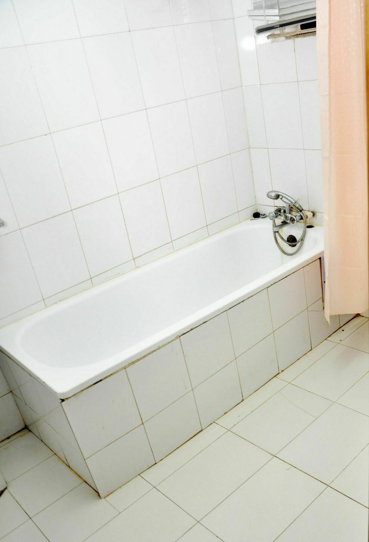 The Habitat Suites International Lagos Buitenkant foto