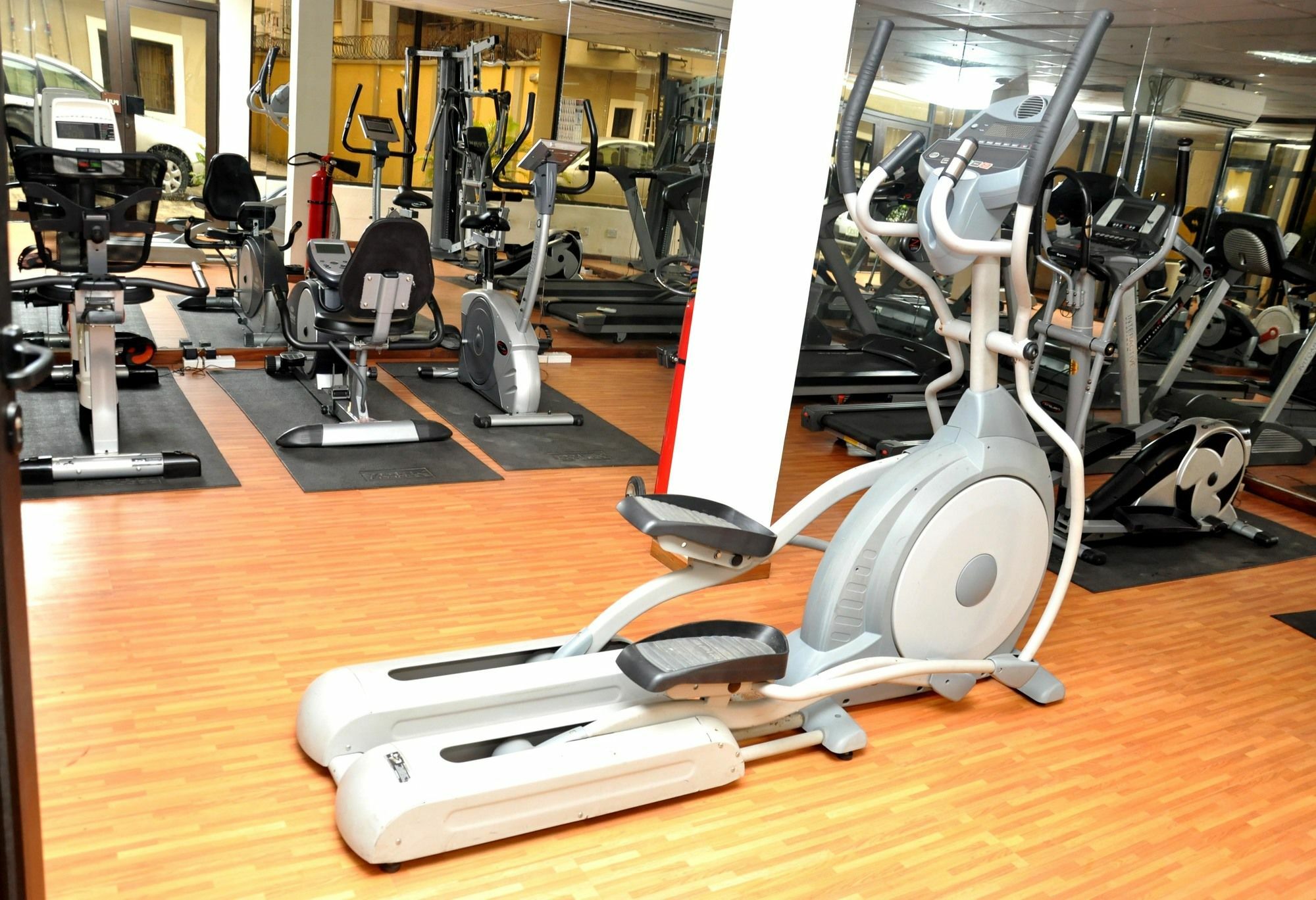 The Habitat Suites International Lagos Buitenkant foto