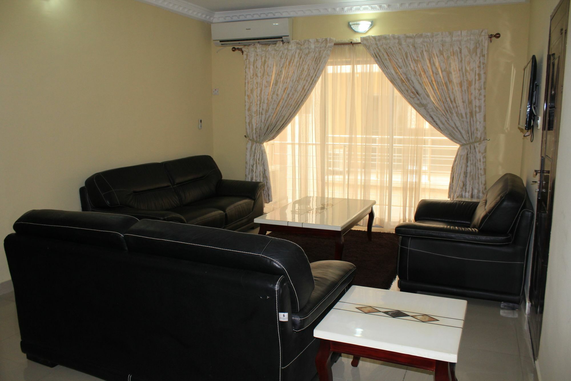 The Habitat Suites International Lagos Buitenkant foto